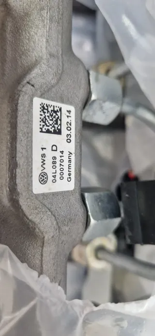 VW Audi Seat Skoda Injektor Einspritzdüse 04L130277AE 04L096054 nur 2312km - Bild 5