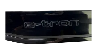 Original AUDI Q6 eTron Türverkleidung Hinten Rechts Schwarz 85H853970A - Bild 2